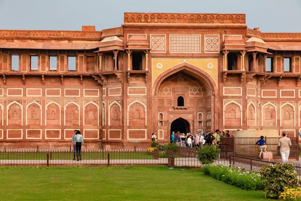 Balanced Darshan in Agra